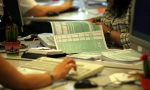 Εφορία: Πώς δηλώνουμε αναδρομικά μισθών και συντάξεων