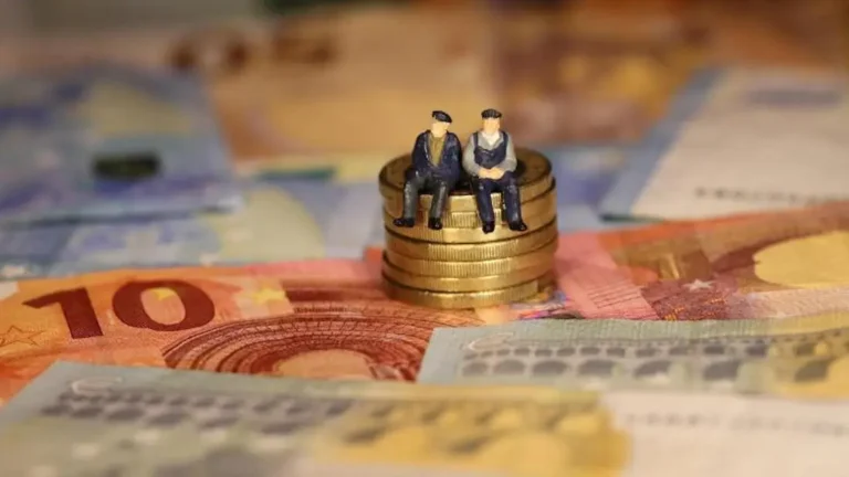 Συντάξεις: 1.200€ «όφελος» για λίγους–Νέα ψηφιακά ενημερωτικά από 10/9–Τι παίζει με τα αναδρομικά–Τι «ψήνεται» με την ΕΑΣ