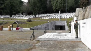 ΕΑΑΣ: Έντονη δυσαρέσκεια λόγω άρνησης ΓΕΣ για διάθεση Στρατιωτικού Νεκροταφείου Καστοριάς